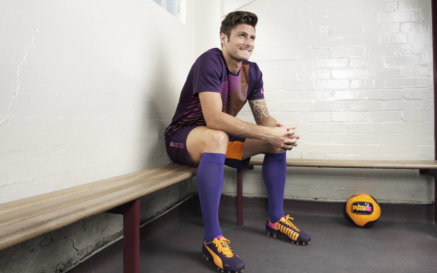 “青少年足球公益培训班在乡村地区开班,点亮希望”,青少年足球训练营招生