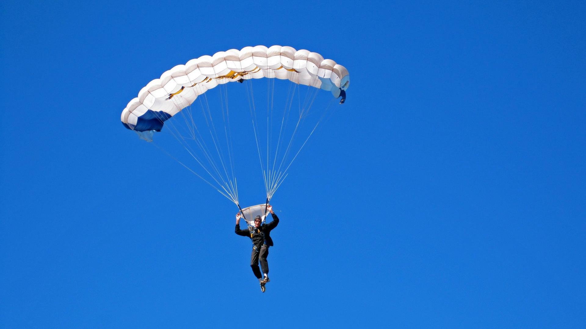传统民俗舞龙比赛，文化传承中的运动魅力，舞龙比赛套路时间为几分钟